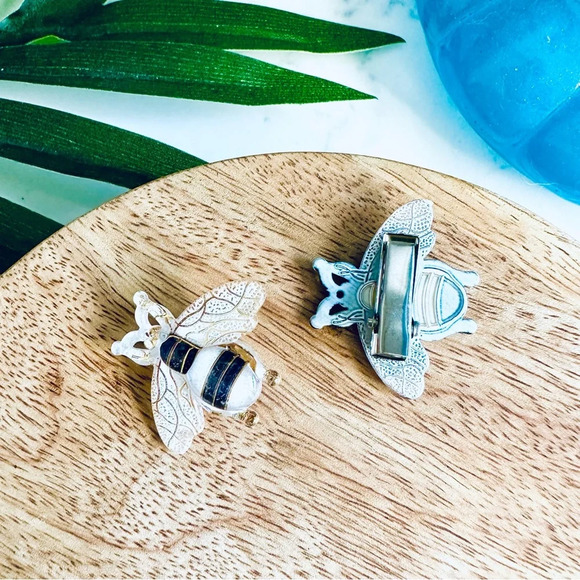 3/$22🩶 Bumble Bee Hair Clip Barrette Fashion Hair Accessories NEW 2 Clips - Picture 5 of 8